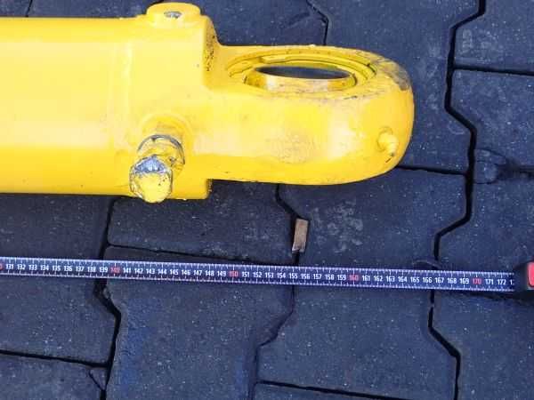 Podnośnik BUMAR P183 - Siłownik hydrauliczny podnoszenia ramienia