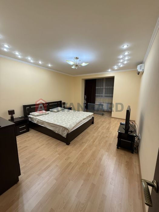 Велика 1-кімн квартира 56 м2 з ремонтом