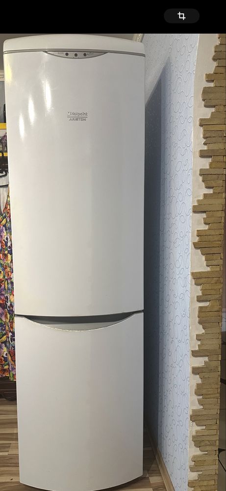 Продам холодильник Ariston, висота 2.05 м, у гарному стані