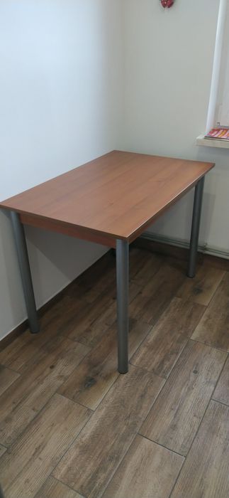 Stół kuchenny lub do jadalni