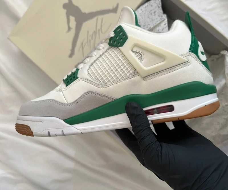 Buty męskie Trampki Nike_Air_Jordan_4_Retro_Pine_Green__Roz.40