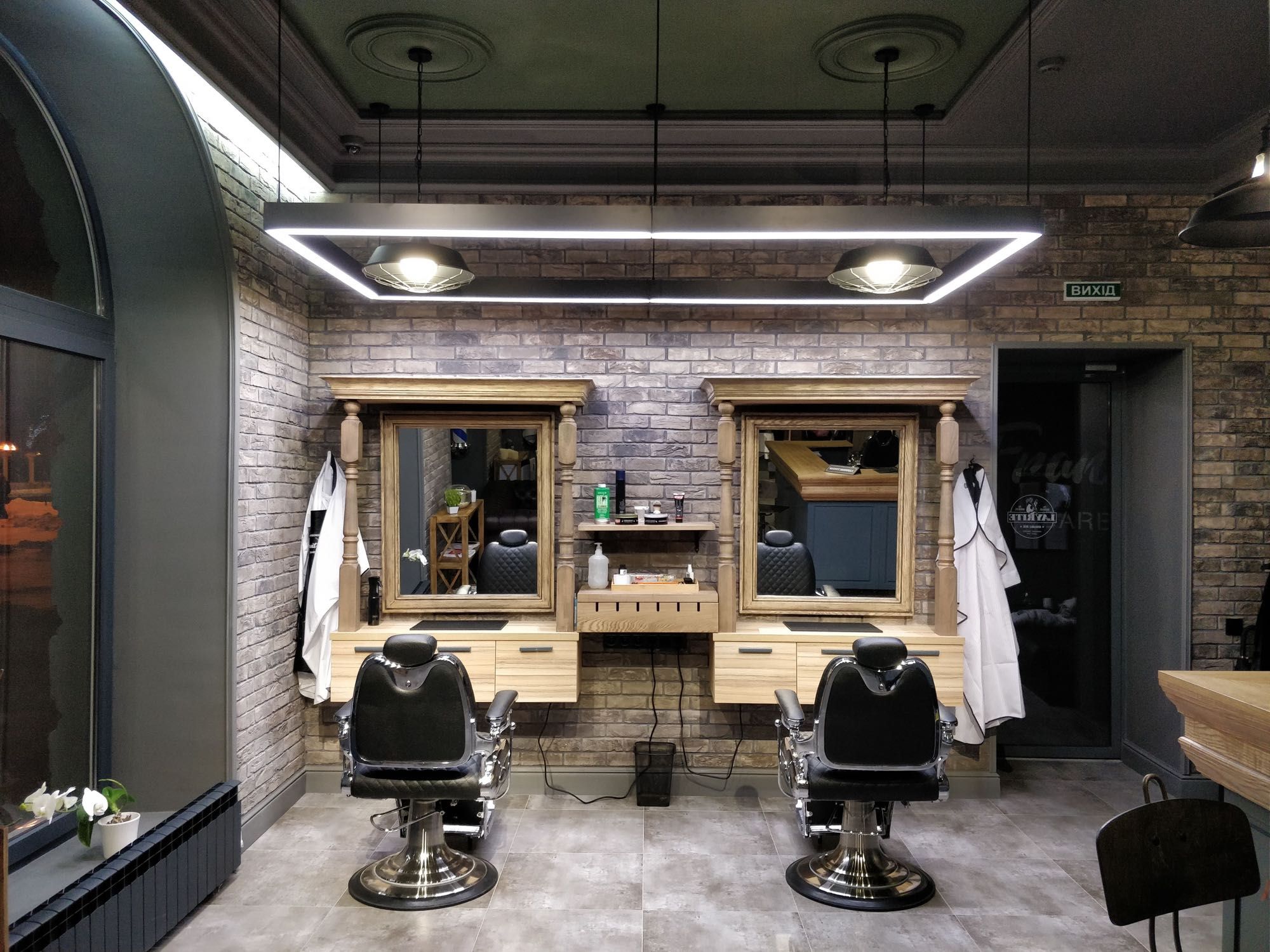 Освітлення в барбершоп Освещение в барбершоп Светильники в barbershop