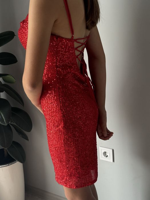 Червона сукня в паєтках розмір с-м