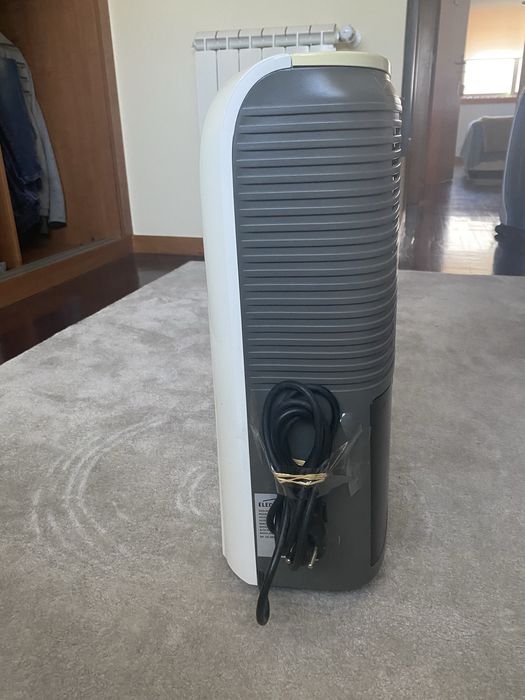 Desumificador portátil Electronia em ótimo estado.
