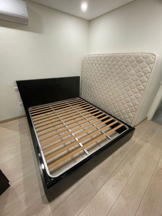 Cama de Casal em bom estado
