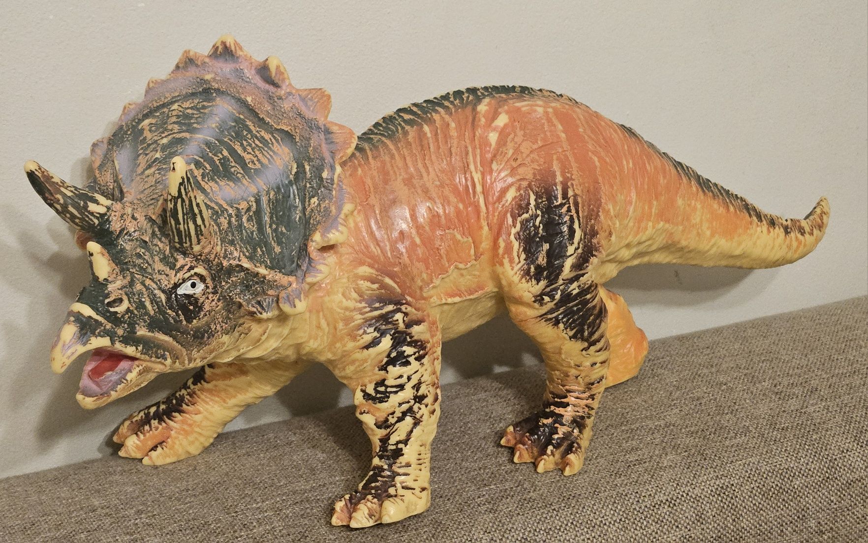 Dinozaur marki Smiki, Triceratops, zabawka gumowa, 47 cm