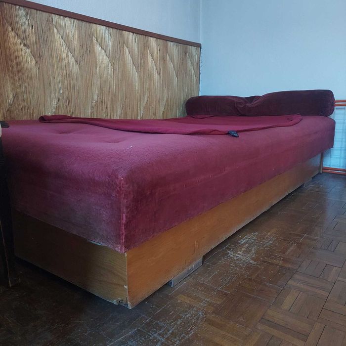 Łóżko drewniane z otwieranym schowkiem 113 x180cm