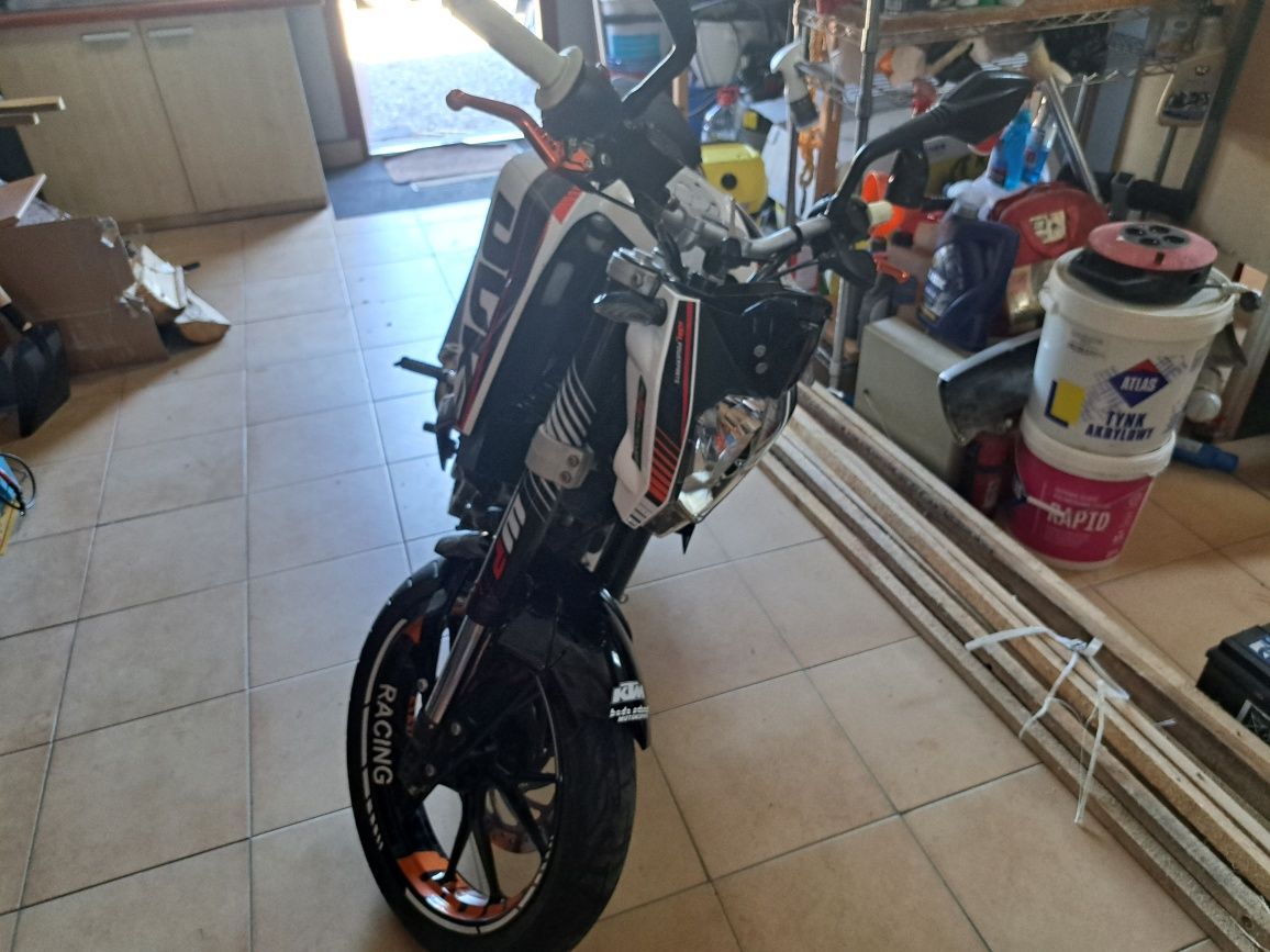 Ktm Duke  125 uszkodzony  15kM