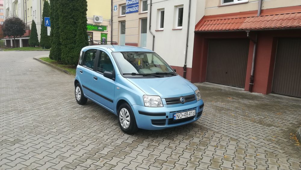 Sprzedam fiata Pandę oszczędna benzyna klima wspoma elektryka .