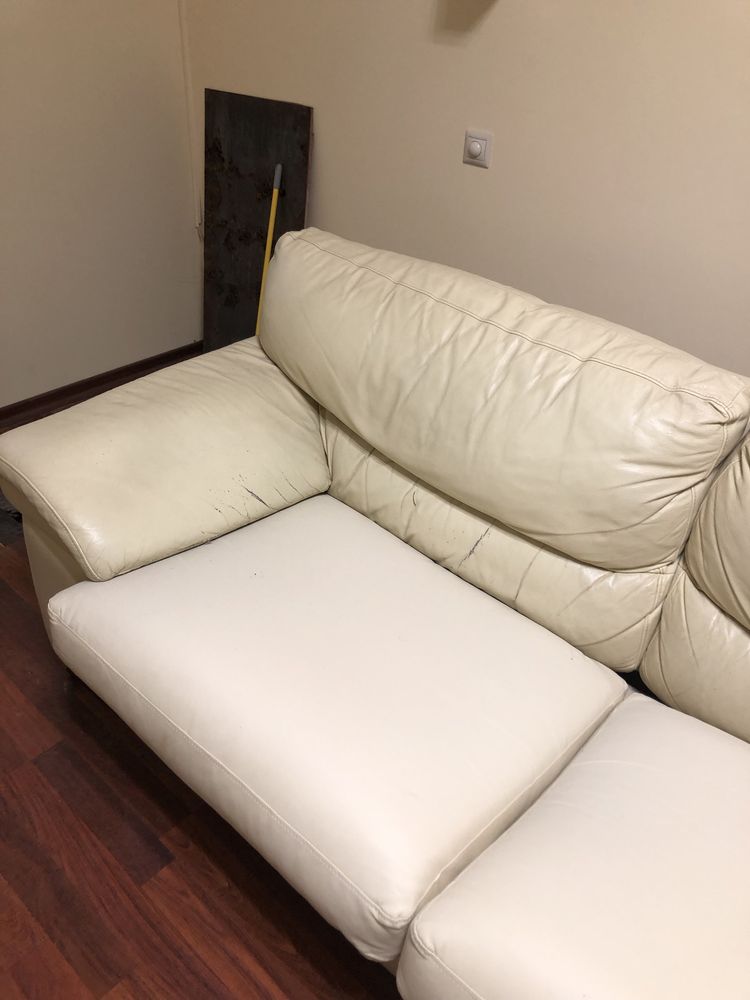 продам шкіряний розкладний диван з кріслом (можливо під перетяжку)