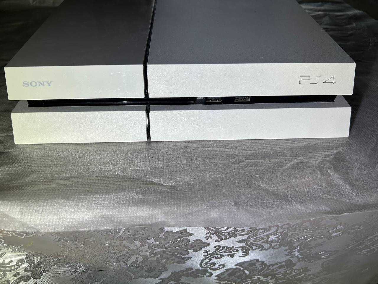 PlayStation 4 Fat (White) + 2 геймпада — отличное состояние