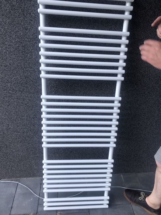 Nowy Grzejnik łazienkowy z kompletem zaworów