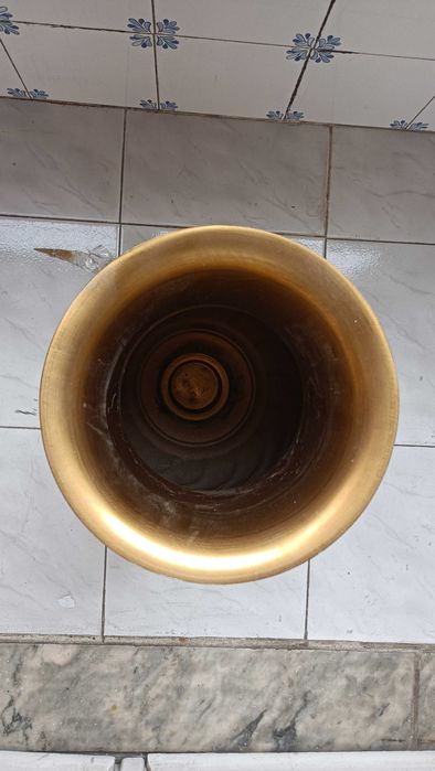 Jarrão em latão com 55 x 25 cm