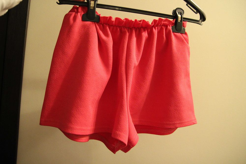 Шорты девочке  2 шт на 8-11 лет