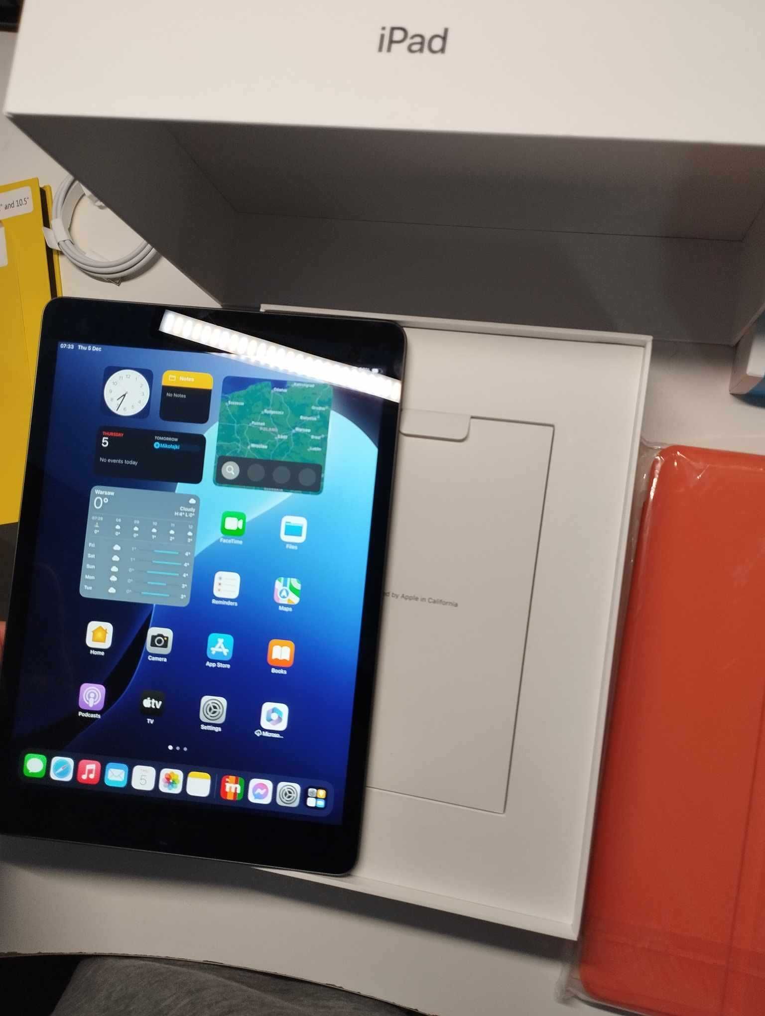 Apple iPad 10.2" Tablet w ładnym stanie z etui i szkłem hartowanym