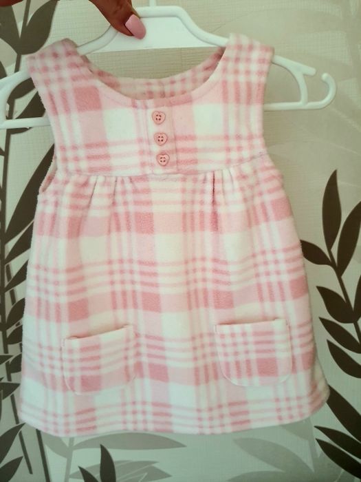 Sukienka w delikatną pudrową kratę 100% bawełny George 56-62cm