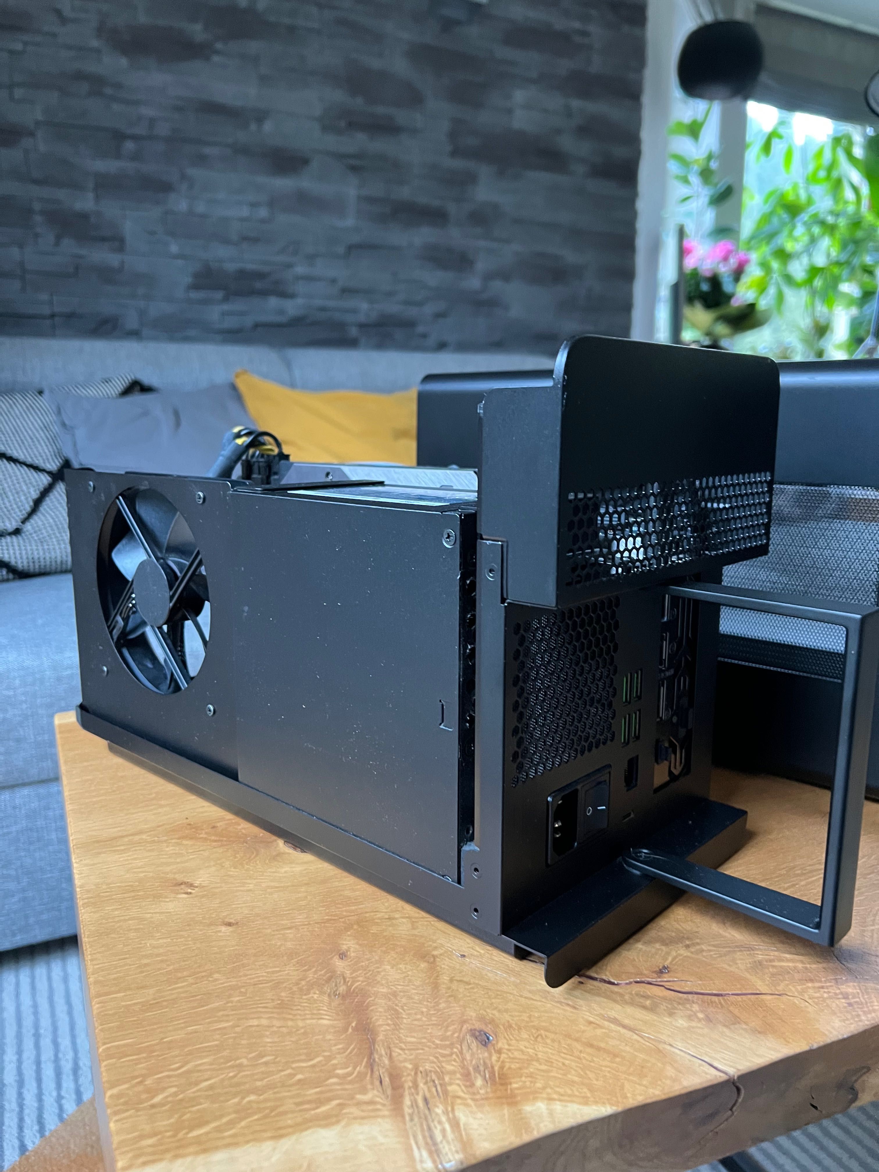 eGPU Razer Core X Chroma + MSI GeForce RTX 2080 Super Gaming x Trio