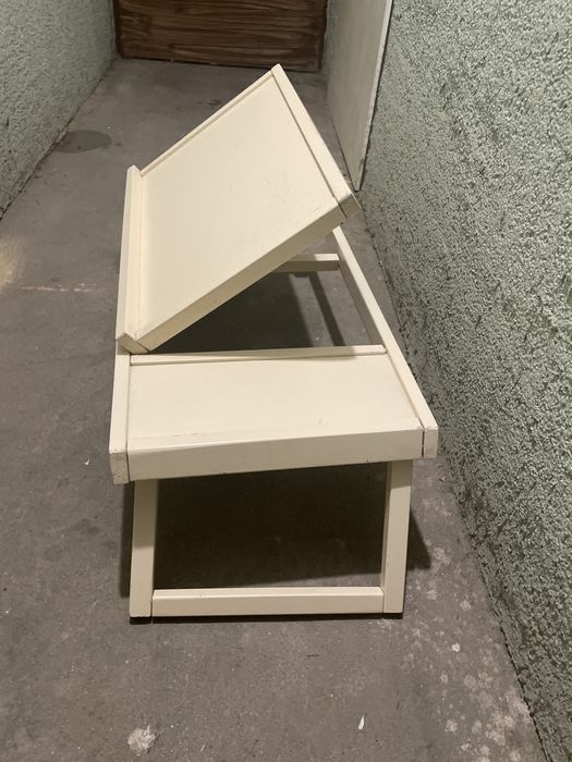 Drewniana podkładka stolik na laptopa jedzenia do renowacji
