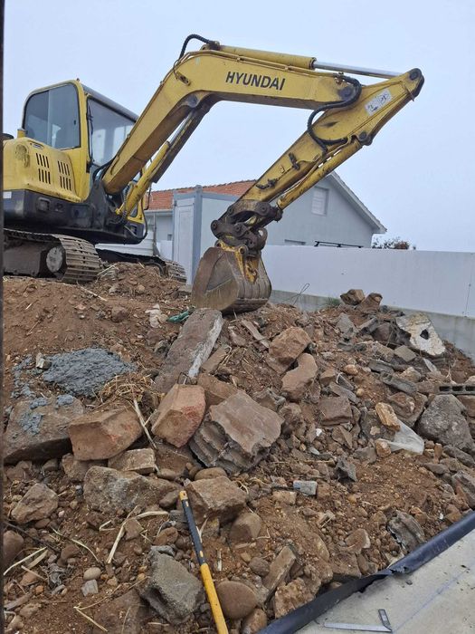 Dá-se Terra de Construção