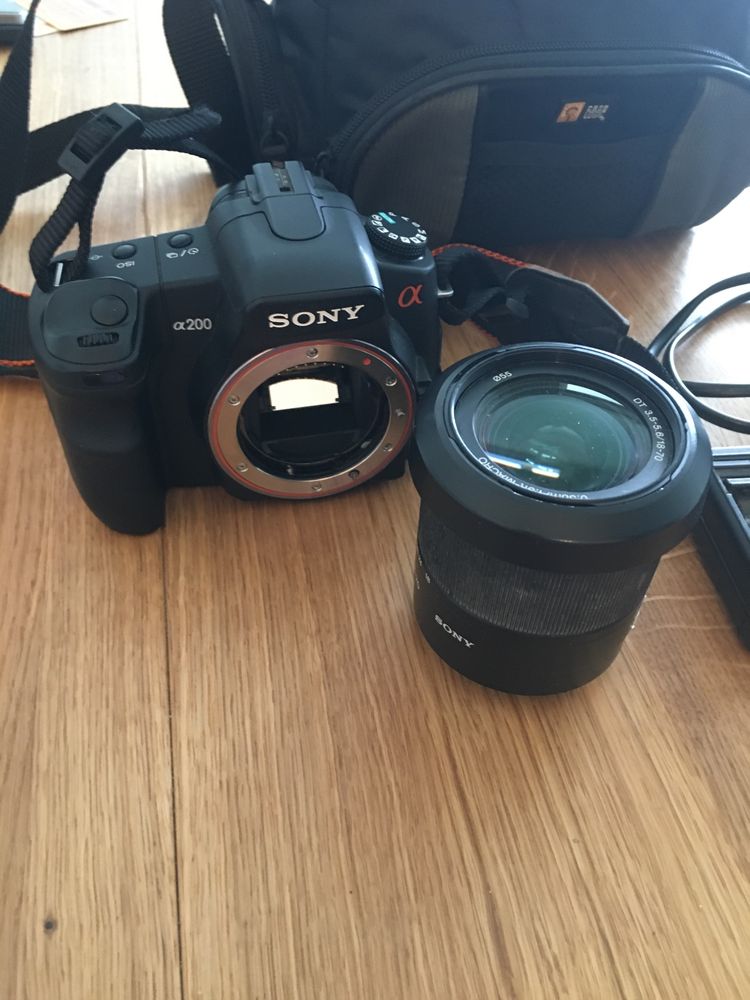 Sony Alpha DSLR‑A200 + obiektyw 18‑70 mm + akcesoria – sprawny, dobry