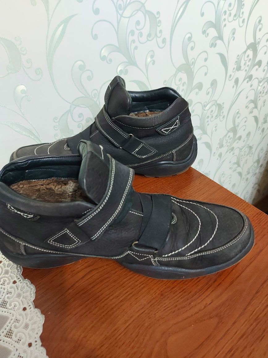 Продам мужские зимние фирменные спортивные  ботинки