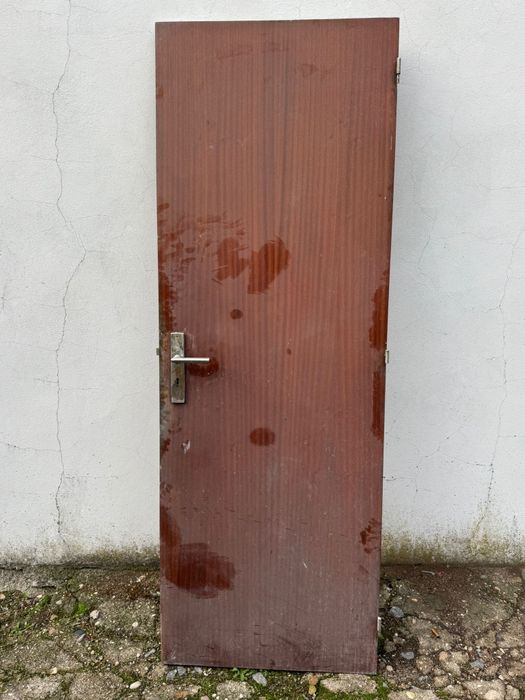 Portas em madeira -abertura para direita