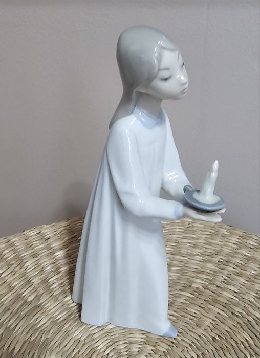Figurka porcelanowa Lladro "Dziewczynka ze świeczką"