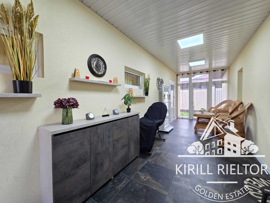 Продам дом с ремонтом и искусственным водопадом на участке S = 11 сот.