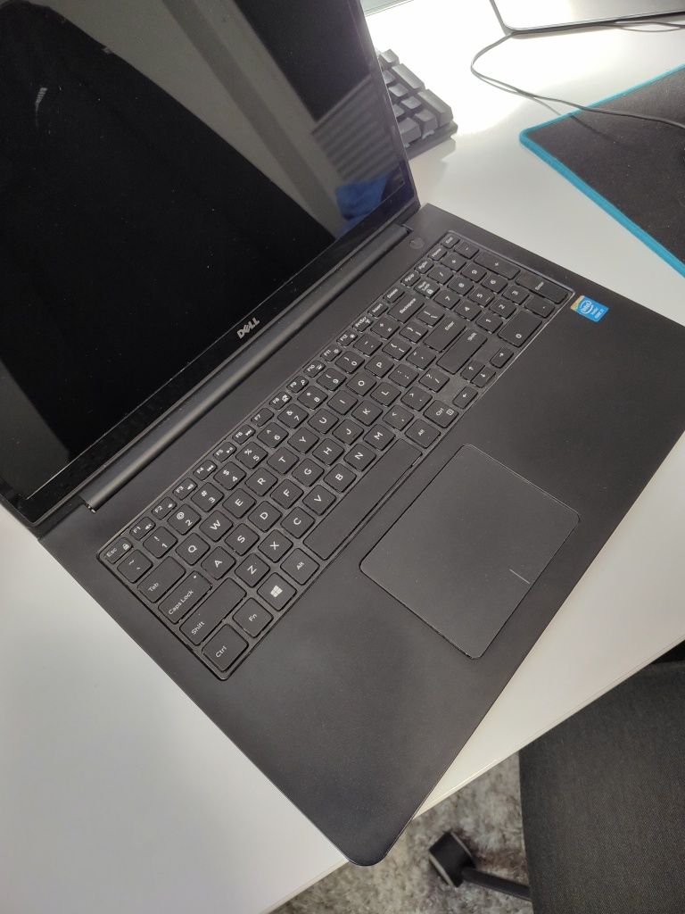 Laptop DELL Intel i7 dotykowy ekran SSD 256 Gb
