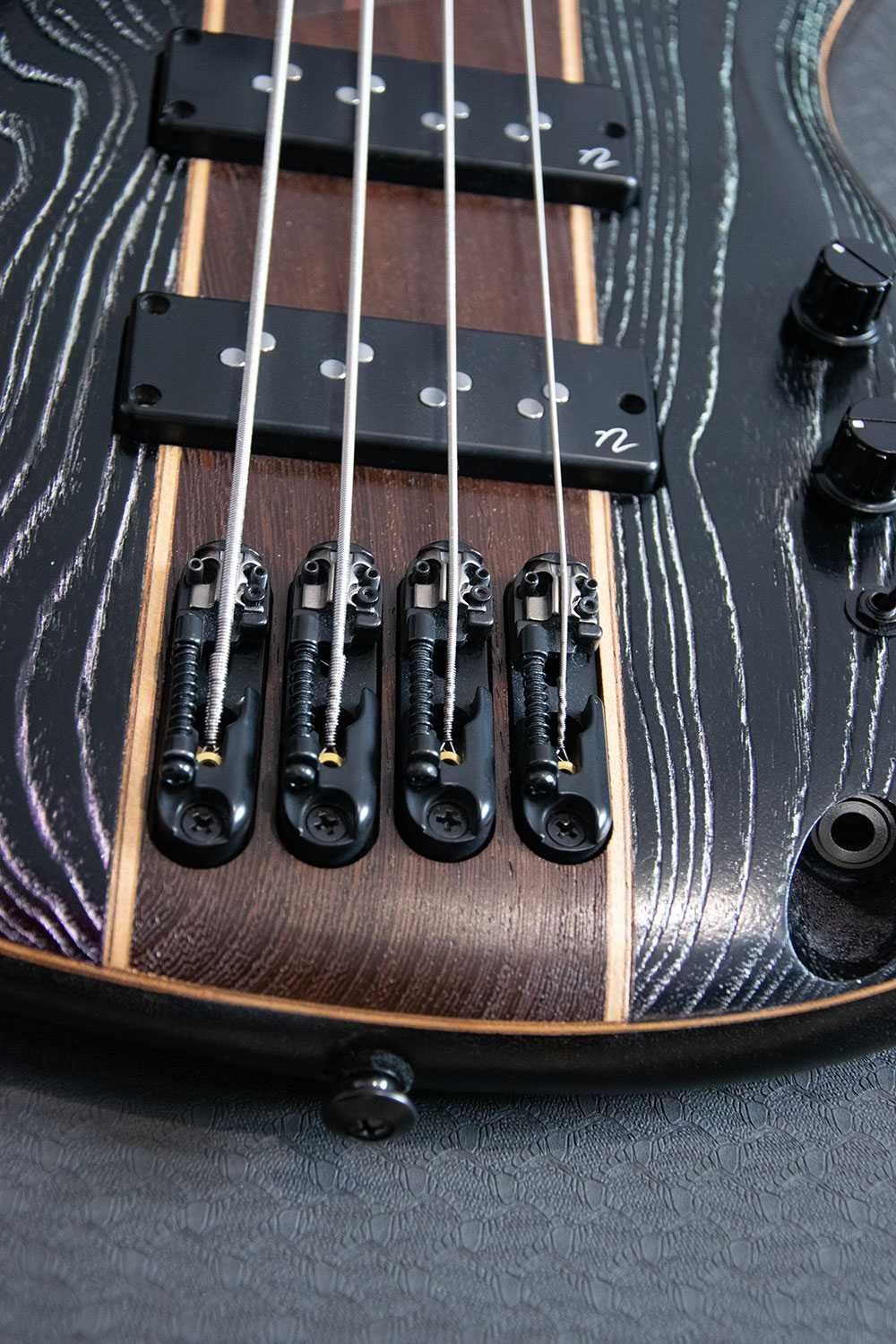 Gitara basowa Ibanez SR1300SB-MGL (seria Premium) z futerałem
