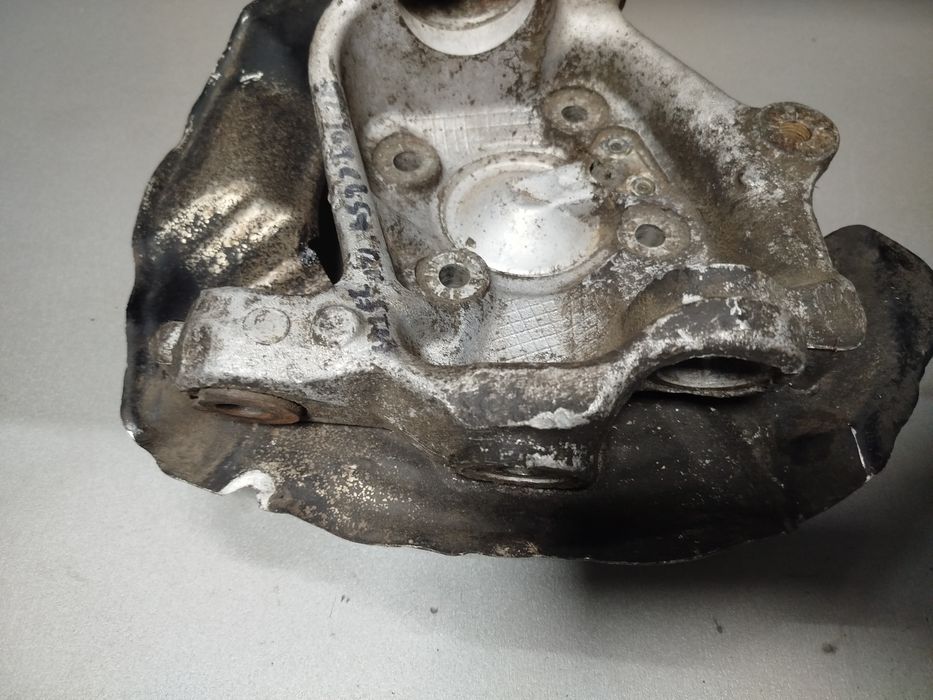 Цапфа ступица поворотний кулак ліва права бмв 5е39 bmw