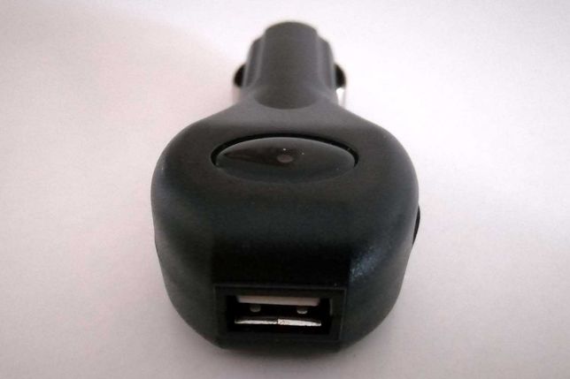 Carregador USB p/ automóvel (telemóvel, tablet, câmara etc)