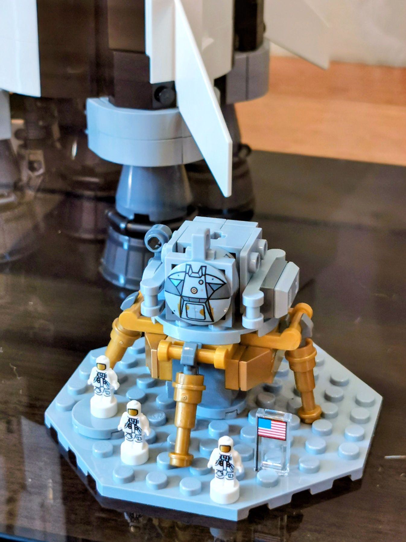 Lego Saturn V + Expositor Acrílico + Caixa e instruções originais