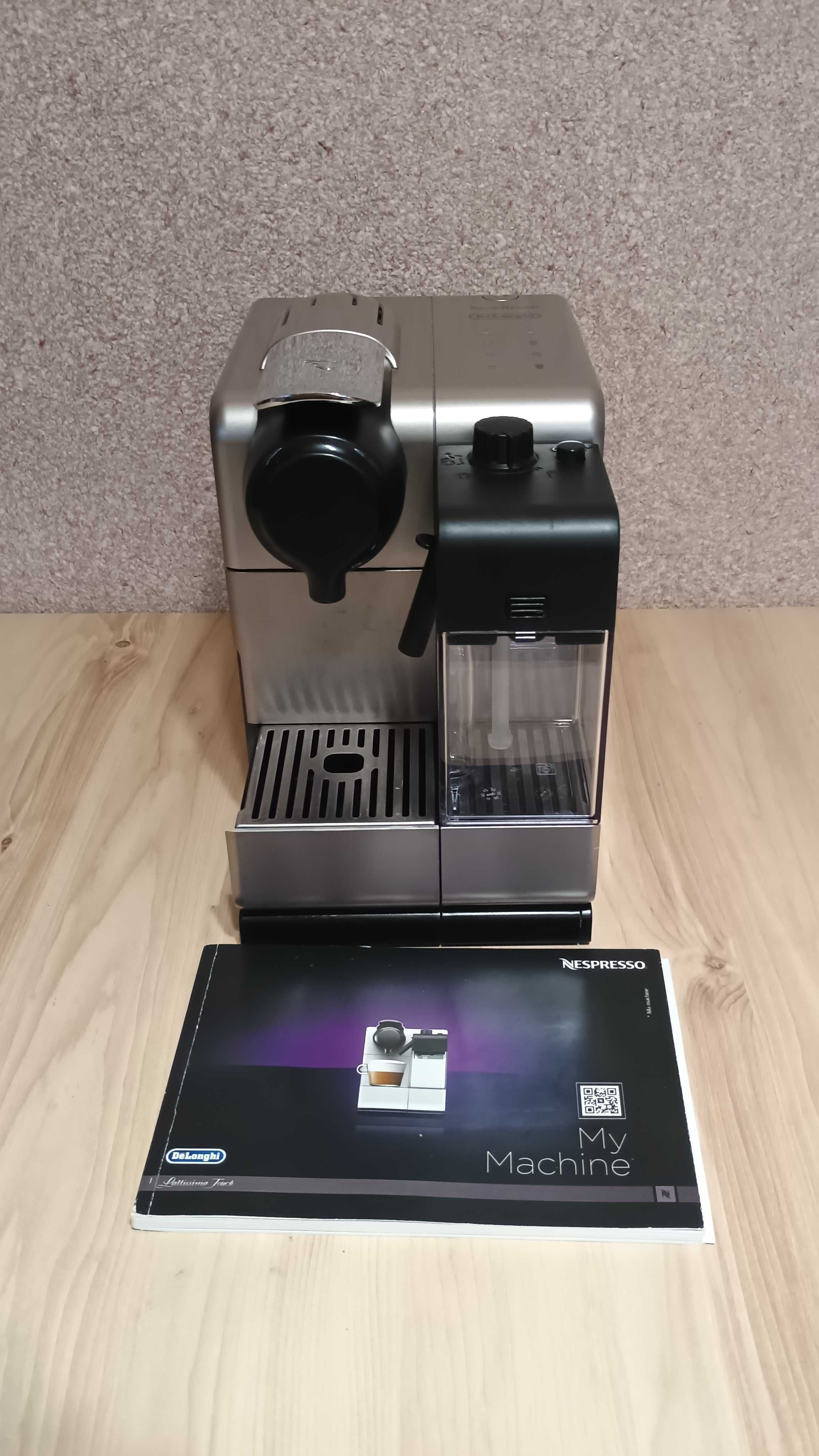 Капсульная кофемашина  Nespresso Lattissima Touch EN560 с молочником