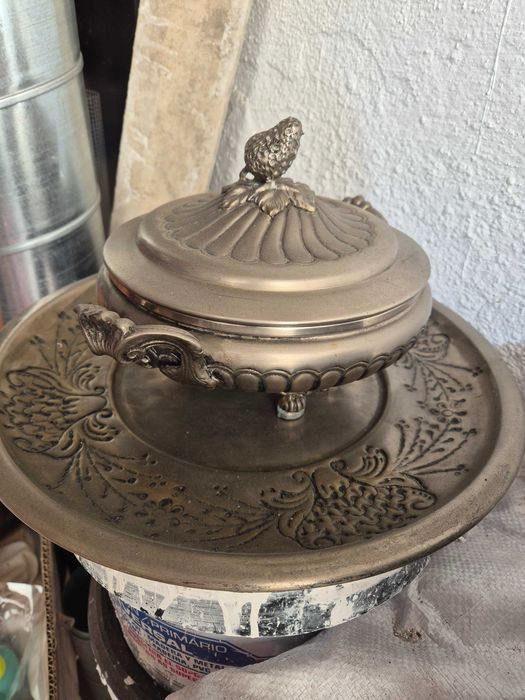 Taça antiga em estanho