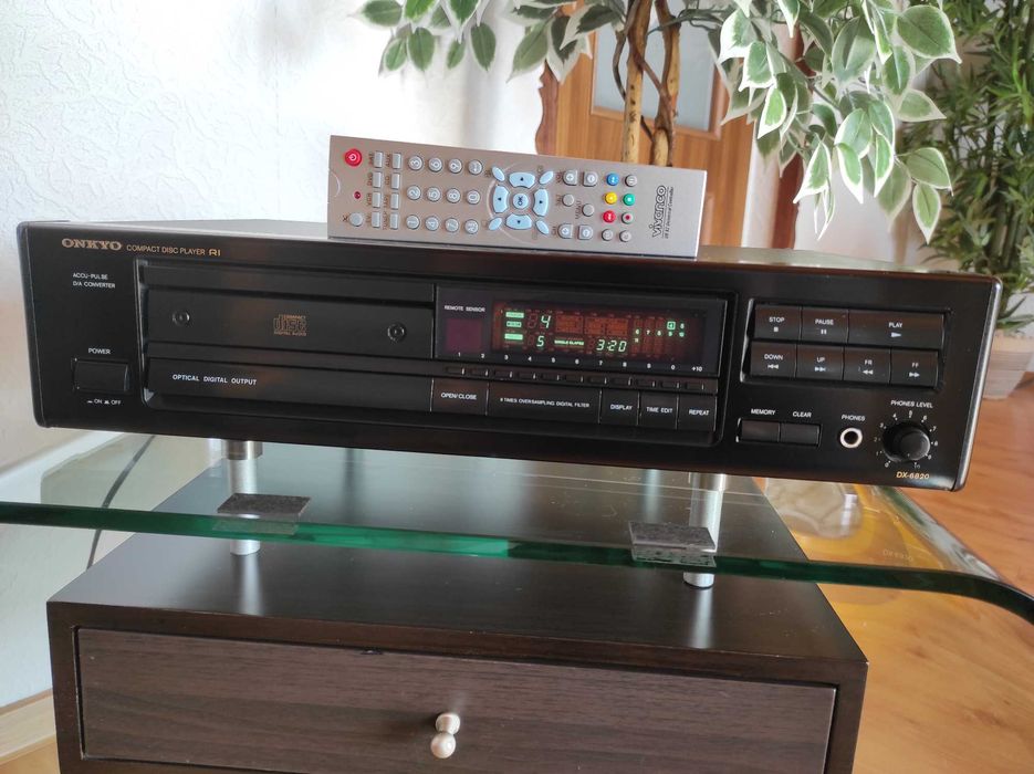 Odtwarzacz CD ONKYO DX-6820 i pilot