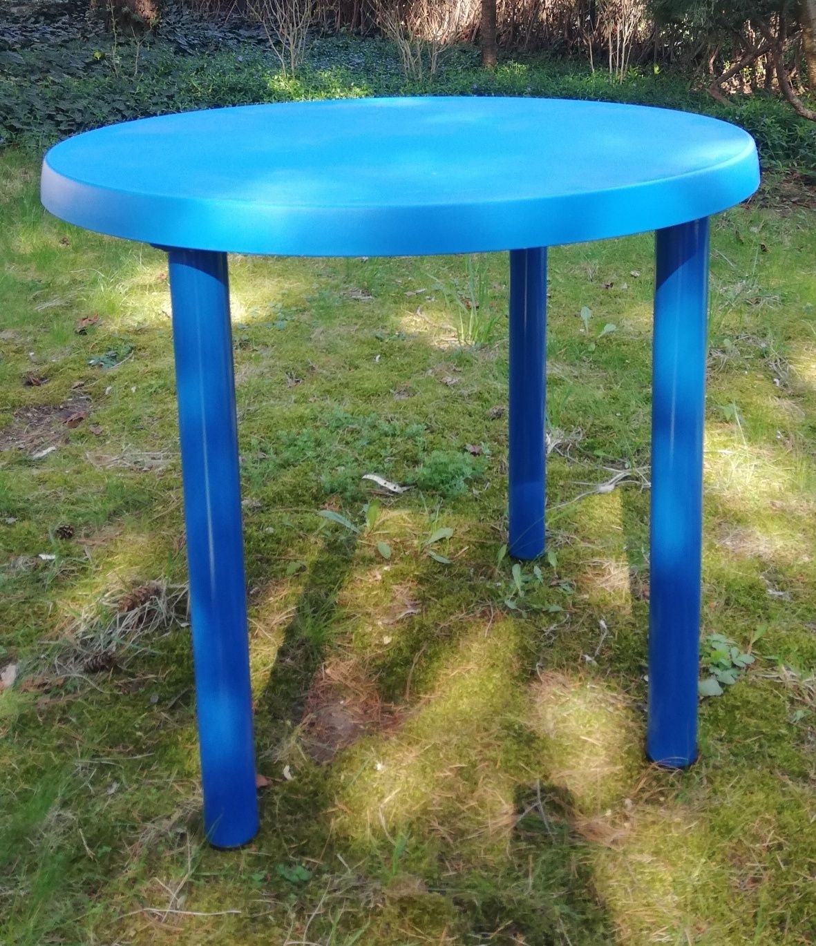 Nowy niebieski stół z Mammuta.