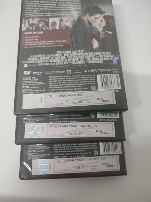 Três DVDs usados