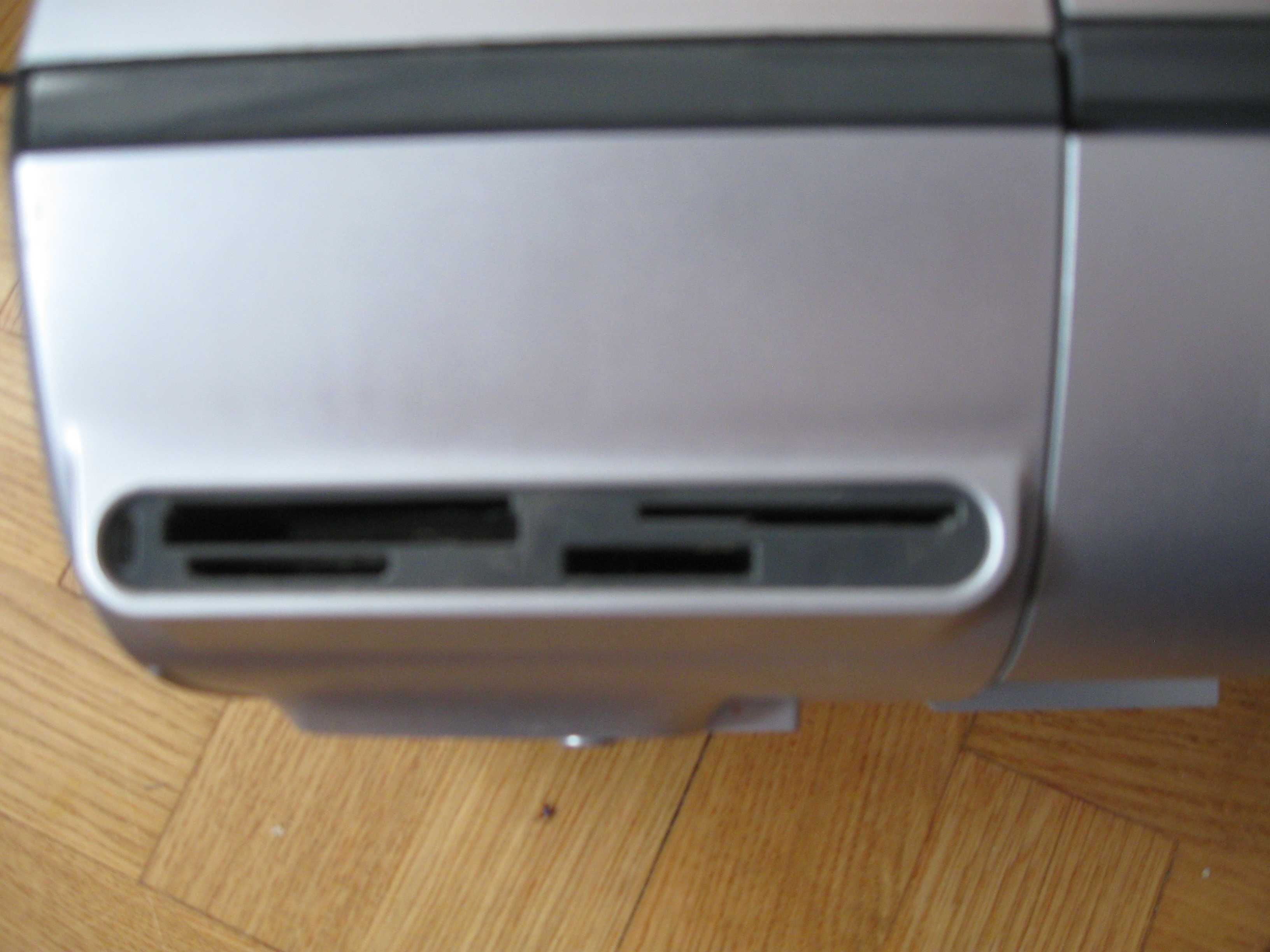 Drukarka atramentowa HP Photosmart 7450 idealna do druku zdjęć.