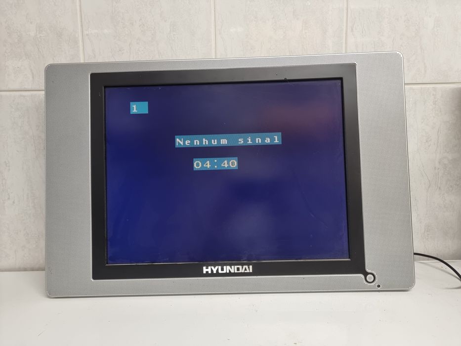 TV LCD HYUNDAI  c/ comando