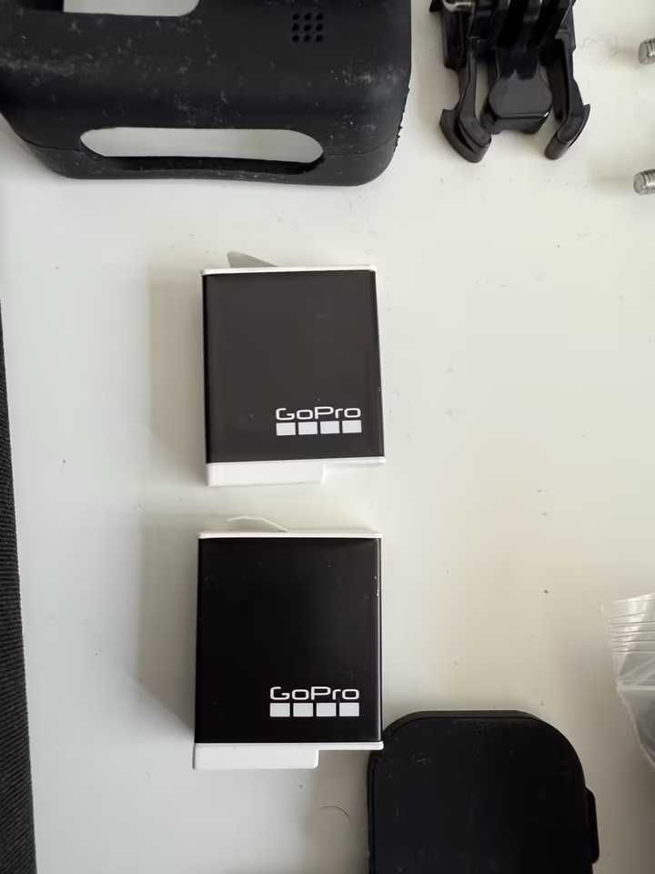 Kamerka GoPro Hero 12 Black w sporym zestawie