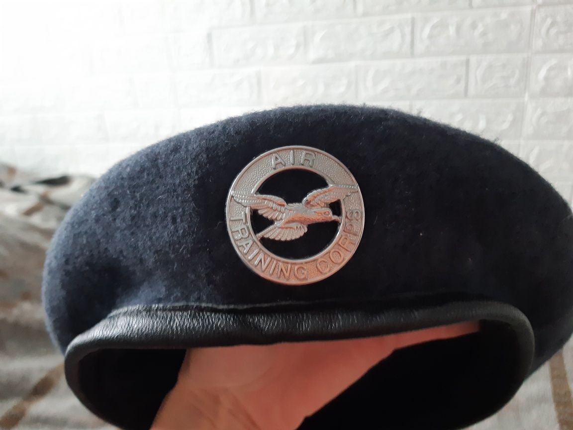 Beret RAF ROYAL AIR FORCE LotnictwO 
Rozmiar fabryczny 57