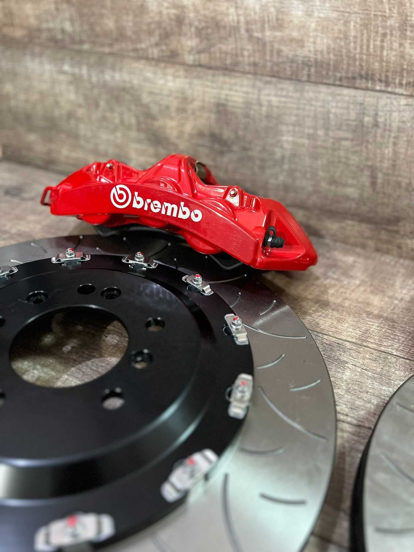 Тормозные системы на бронированные авто Rotora / Brembo