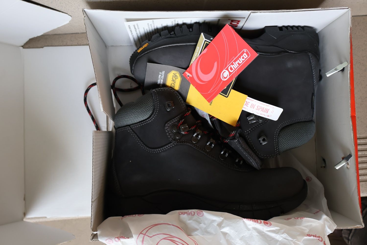 Buty trekkingowe Chiruca z podeszwą Vibram