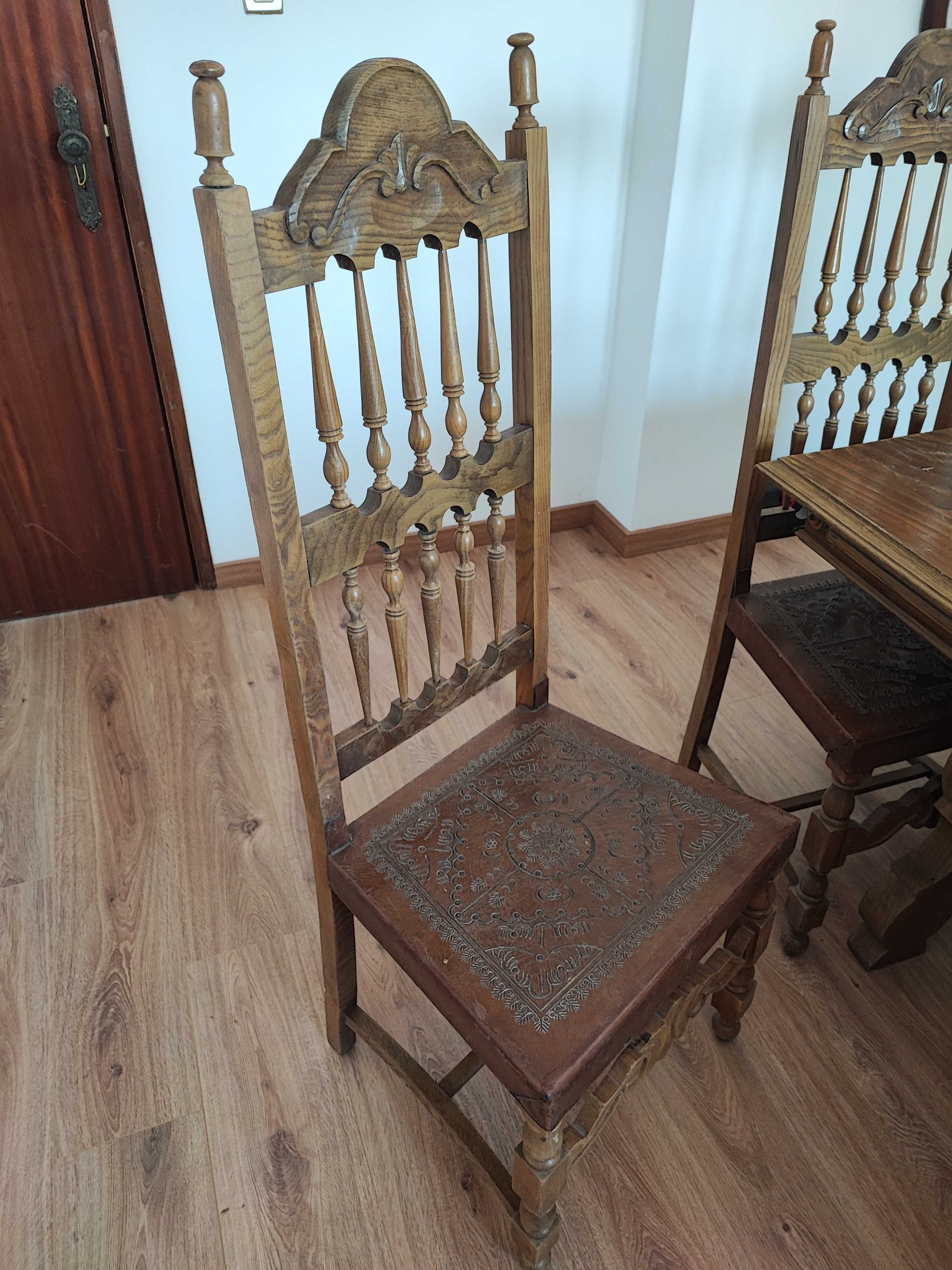 Mesa de sala + 8 cadeiras