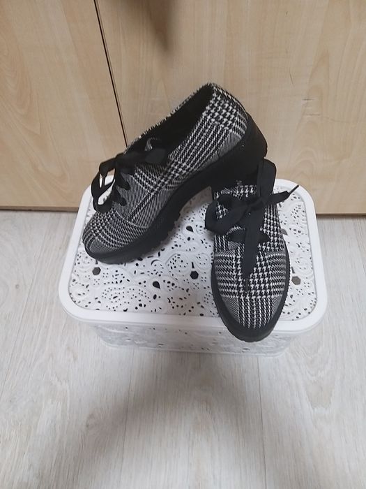 Продам лоферы в клетку