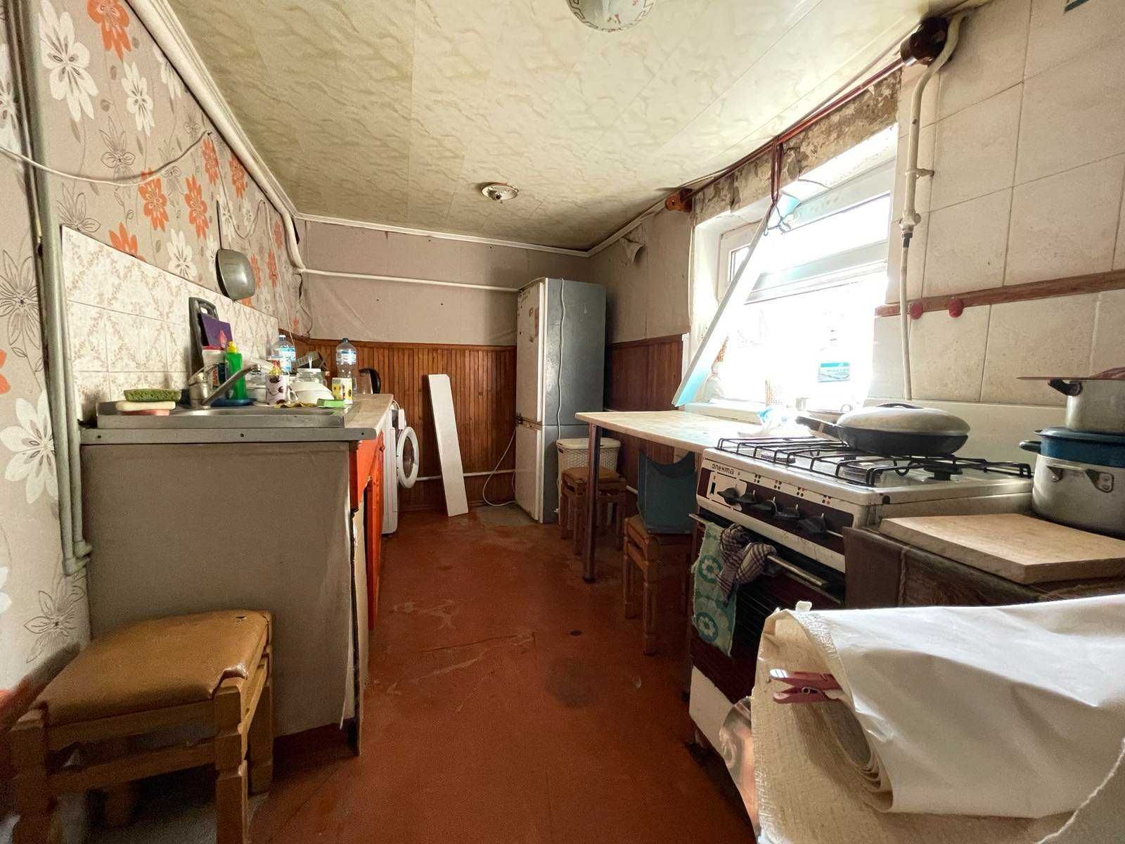 Продається частина будинку в центрі міста, біля “Пагорба Слави”.