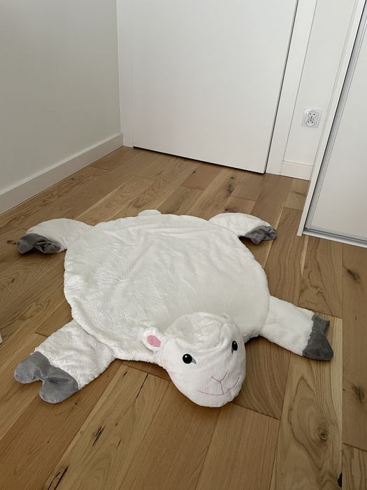 Dywanik owca mata miekka antyposlizgowa dla dzieci IKEA dywan owieczka