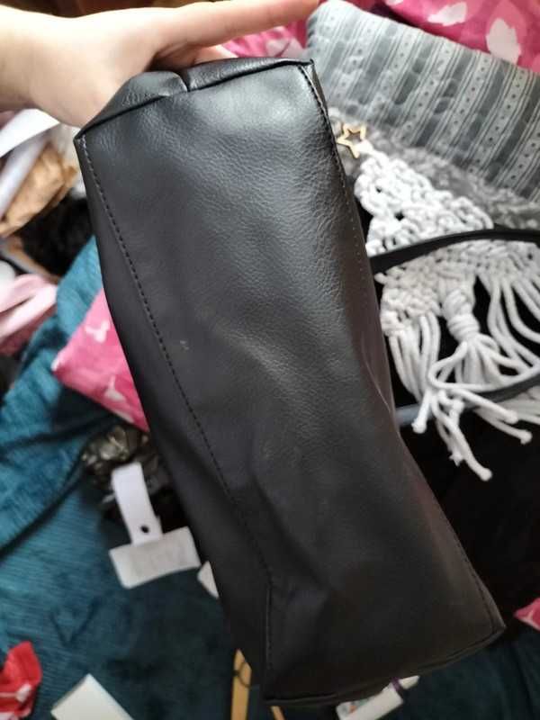 Torebka torba czarna shopper z breloczkiem