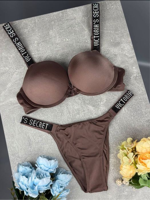 Розпродаж нових комплектів білизни Victoria’s Secret